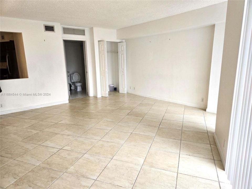 For Rent: $2,550 (1 beds, 2 baths, 1065 Square Feet)