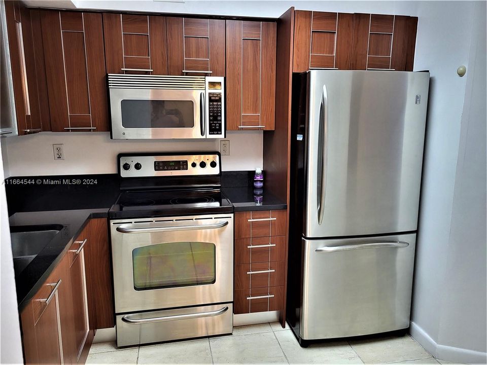 For Rent: $2,550 (1 beds, 2 baths, 1065 Square Feet)