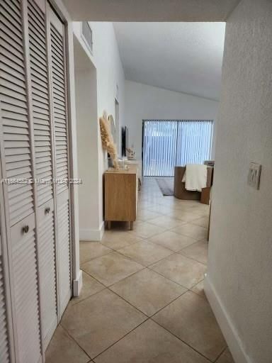 For Rent: $2,700 (2 beds, 1 baths, 1010 Square Feet)