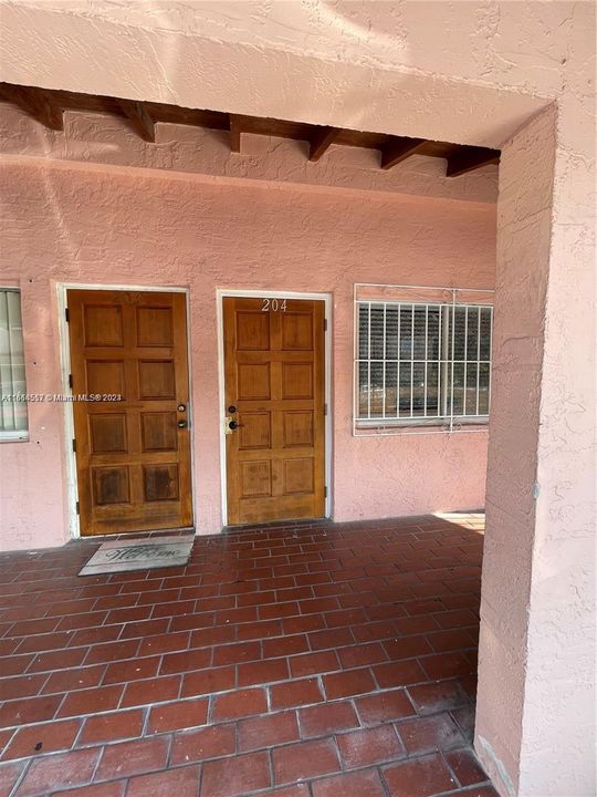 For Rent: $2,500 (2 beds, 2 baths, 857 Square Feet)