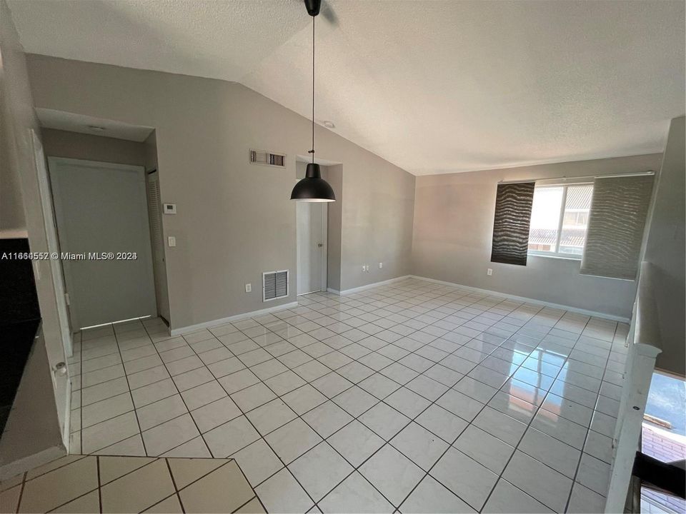 For Rent: $2,500 (2 beds, 2 baths, 857 Square Feet)