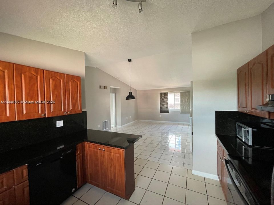 For Rent: $2,500 (2 beds, 2 baths, 857 Square Feet)