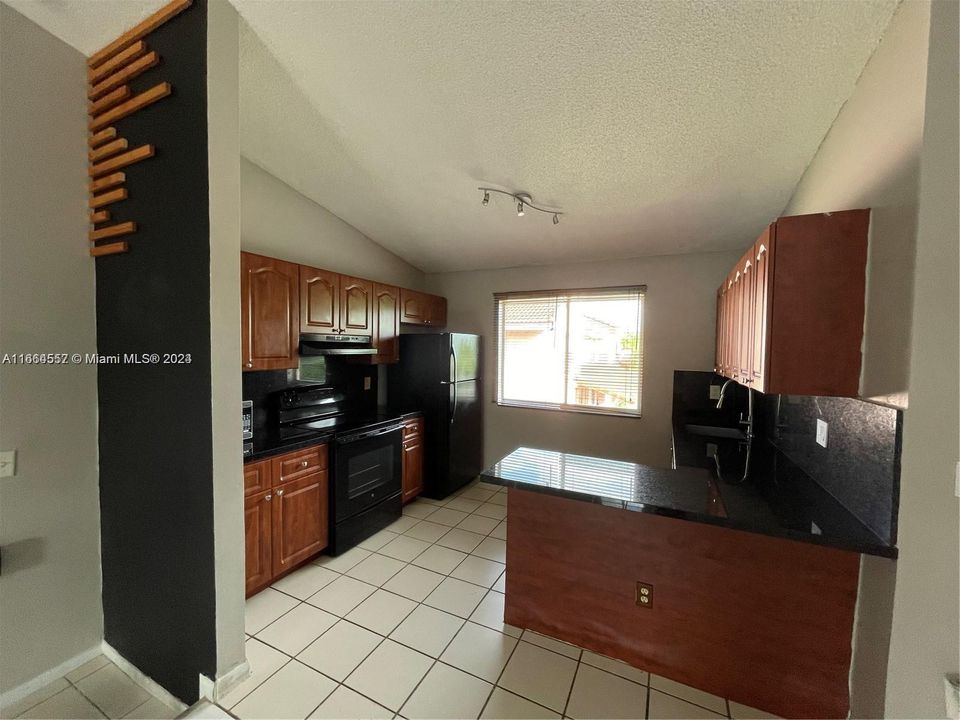 For Rent: $2,500 (2 beds, 2 baths, 857 Square Feet)