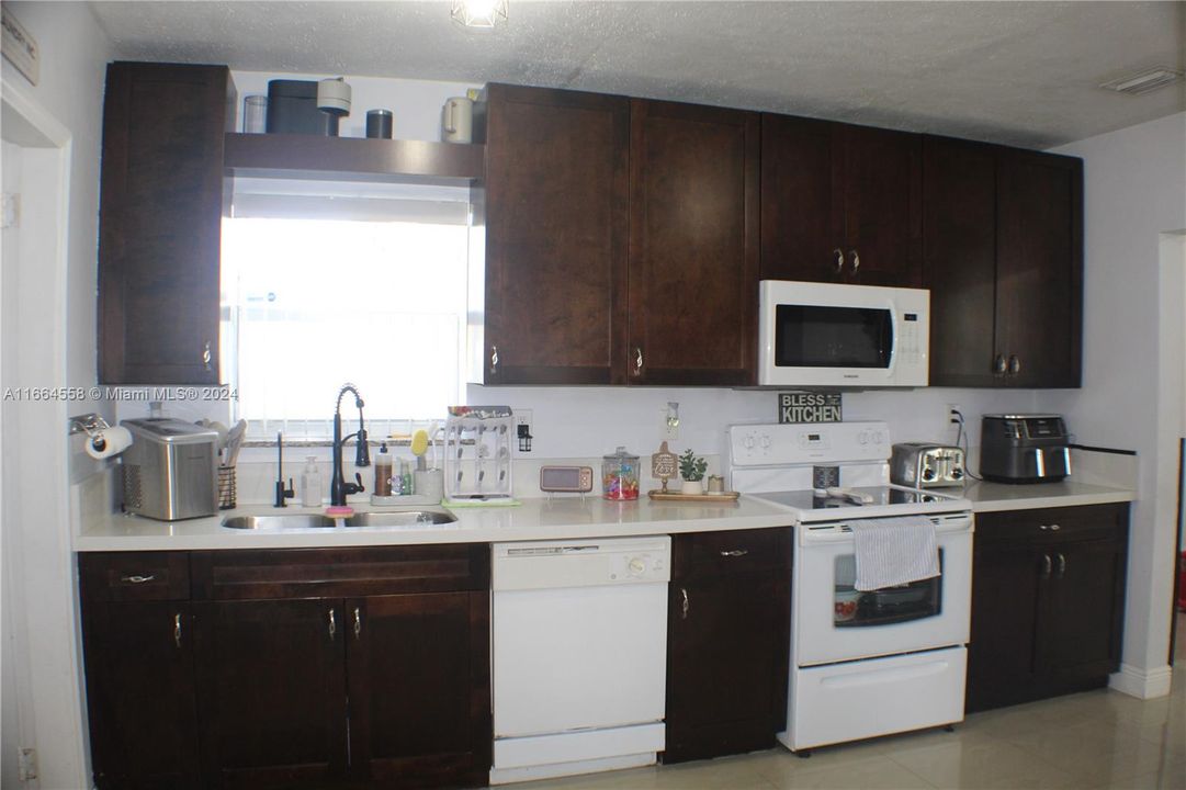 For Sale: $545,000 (3 beds, 1 baths, 1110 Square Feet)