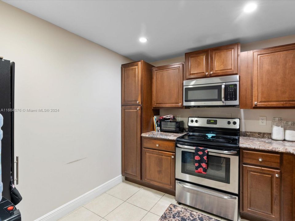 For Sale: $350,000 (3 beds, 2 baths, 1350 Square Feet)