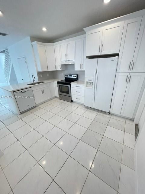 For Rent: $3,600 (4 beds, 2 baths, 1737 Square Feet)