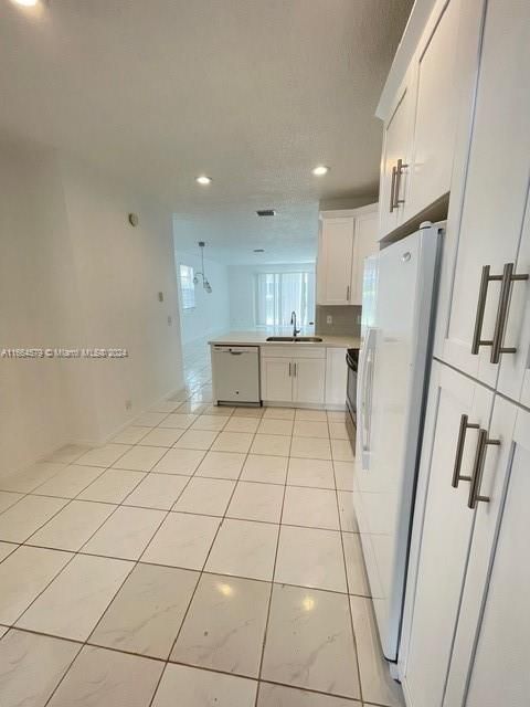 For Rent: $3,600 (4 beds, 2 baths, 1737 Square Feet)