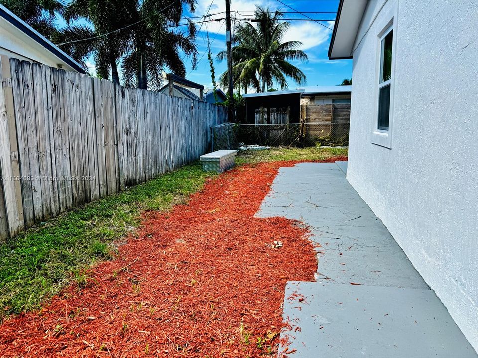 For Sale: $486,900 (3 beds, 2 baths, 893 Square Feet)