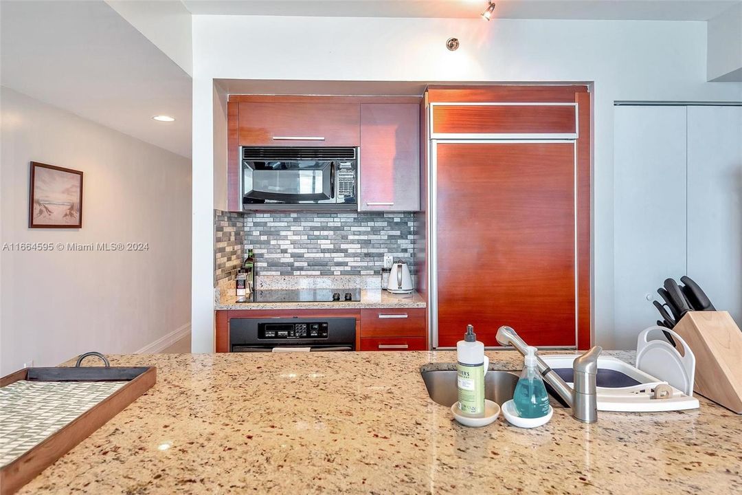 For Sale: $699,000 (1 beds, 1 baths, 844 Square Feet)