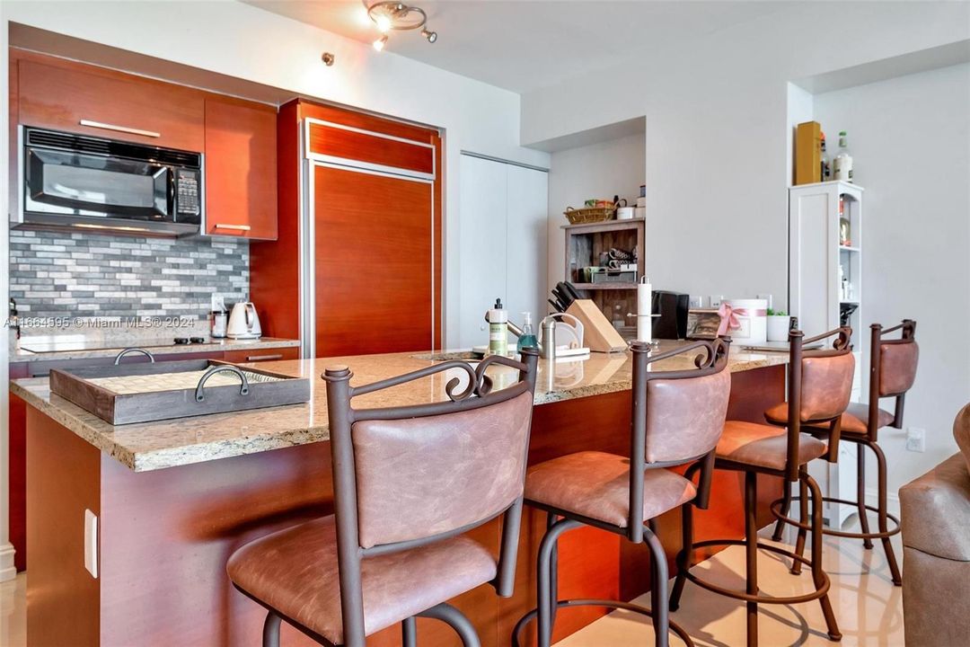 For Sale: $699,000 (1 beds, 1 baths, 844 Square Feet)