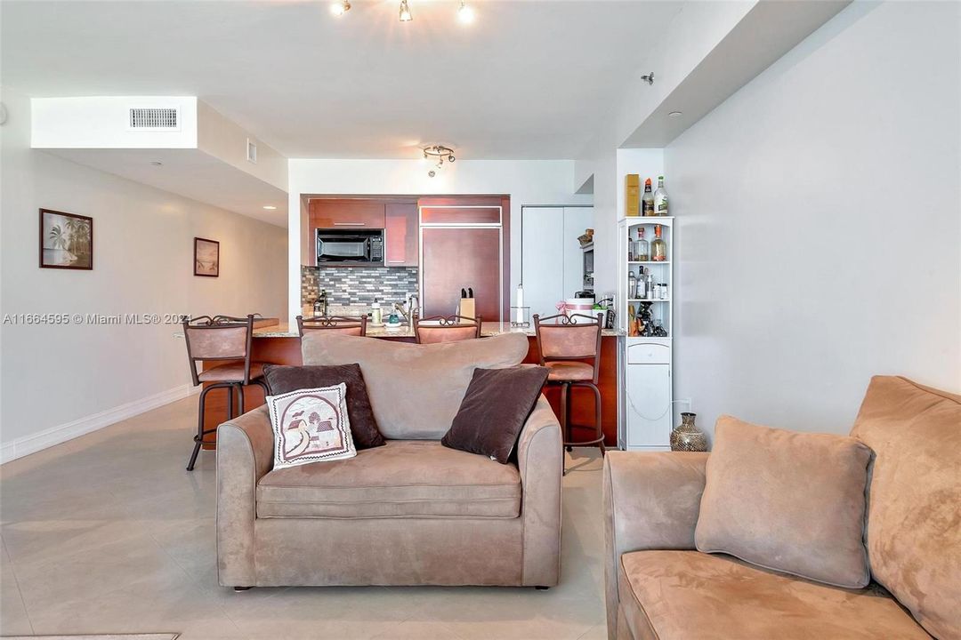 For Sale: $699,000 (1 beds, 1 baths, 844 Square Feet)