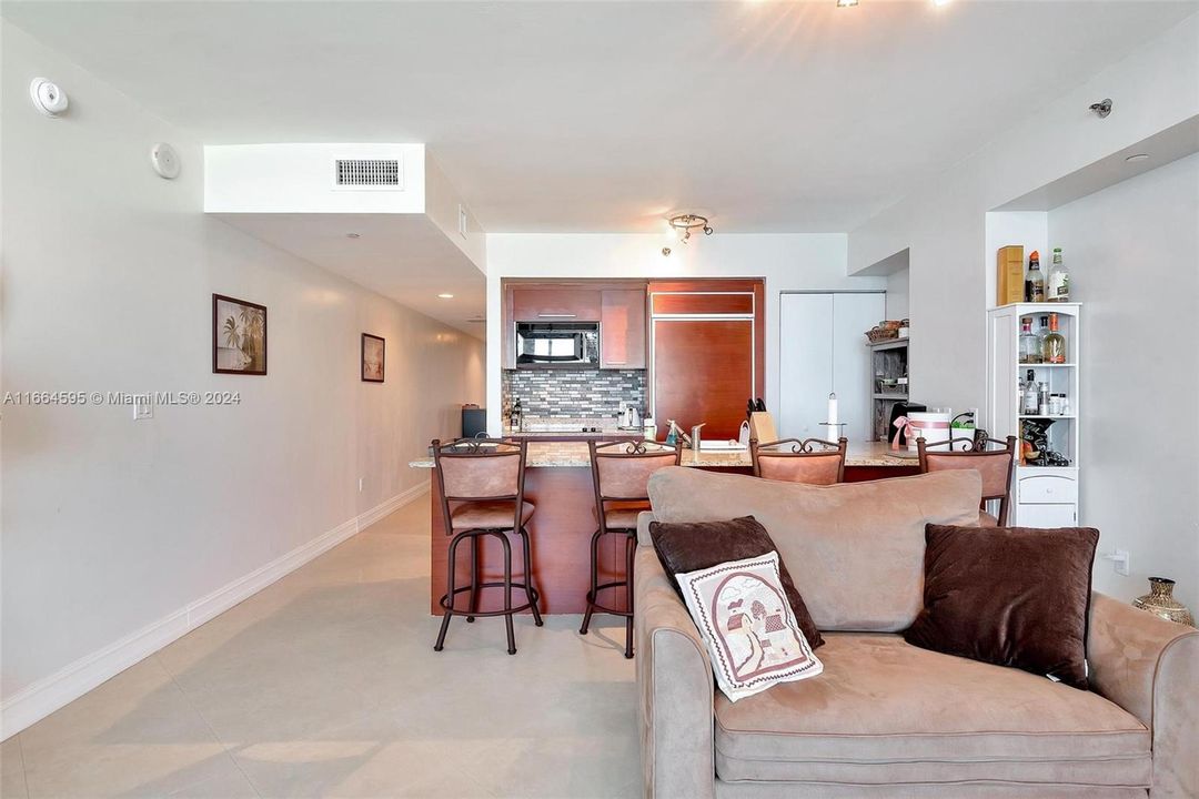 For Sale: $699,000 (1 beds, 1 baths, 844 Square Feet)