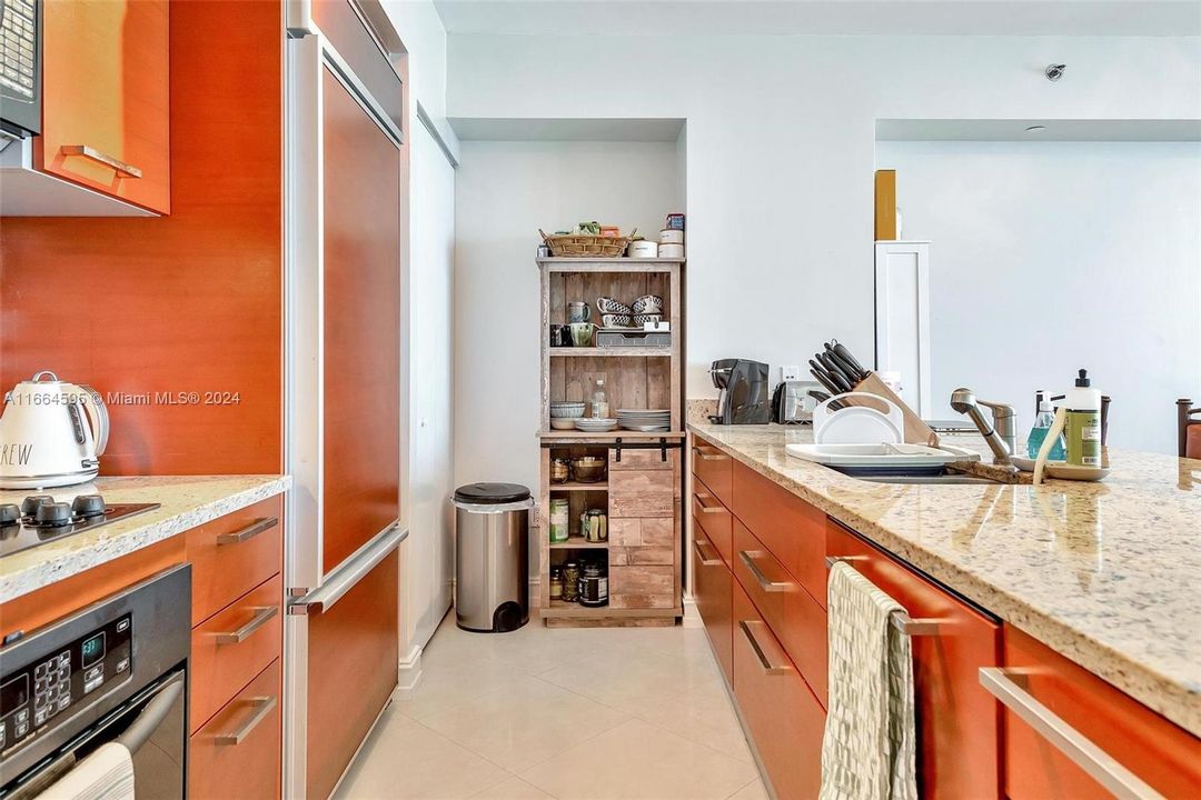 For Sale: $699,000 (1 beds, 1 baths, 844 Square Feet)