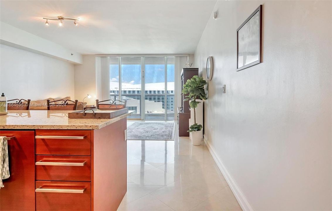 For Sale: $699,000 (1 beds, 1 baths, 844 Square Feet)