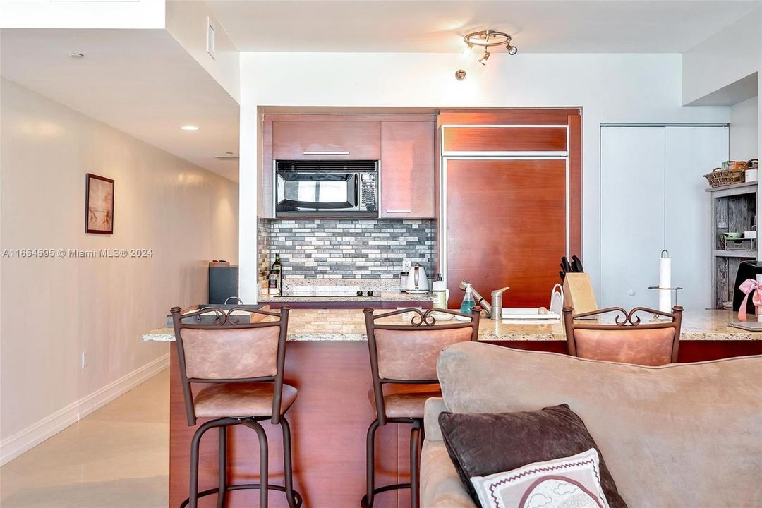 For Sale: $699,000 (1 beds, 1 baths, 844 Square Feet)