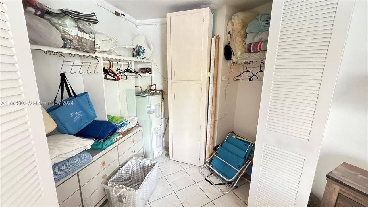 En Venta: $200,000 (1 camas, 1 baños, 878 Pies cuadrados)