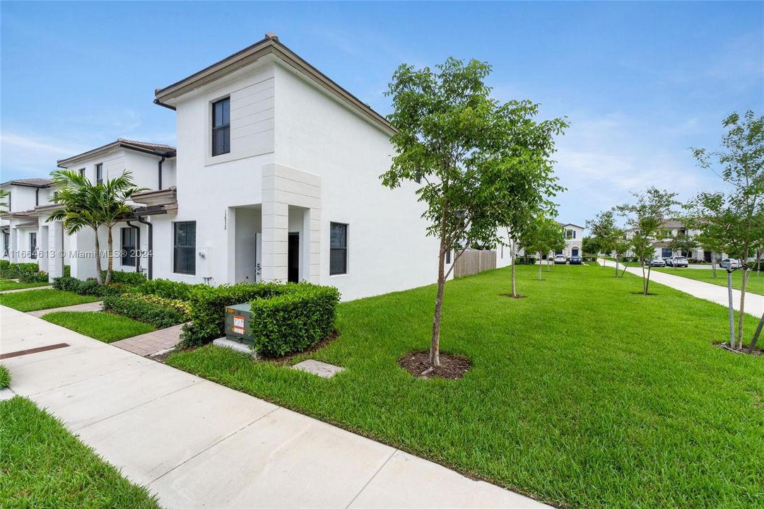 For Sale: $545,000 (3 beds, 2 baths, 1545 Square Feet)