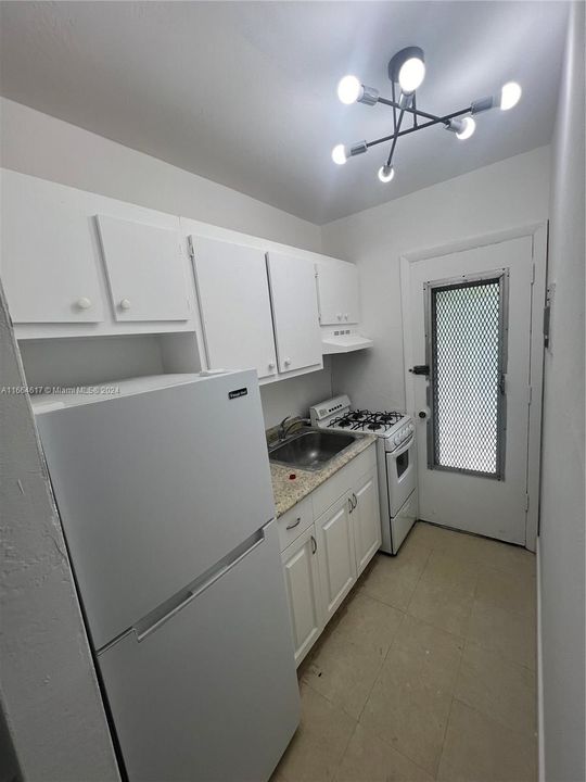 For Rent: $1,750 (1 beds, 1 baths, 470 Square Feet)