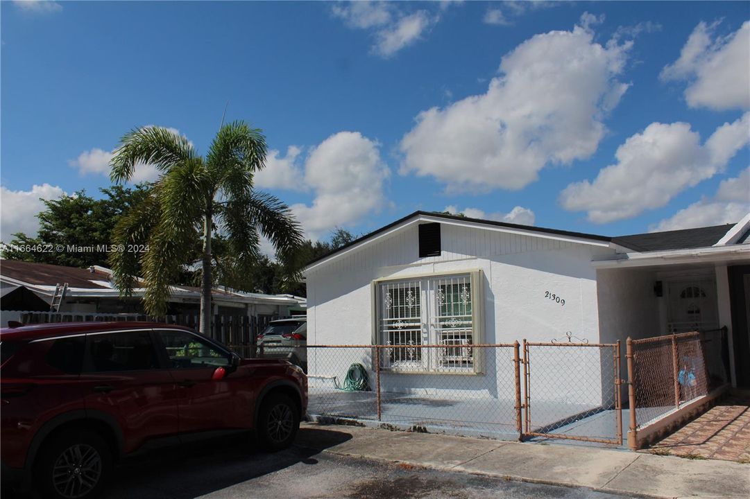 For Sale: $400,000 (3 beds, 2 baths, 1162 Square Feet)