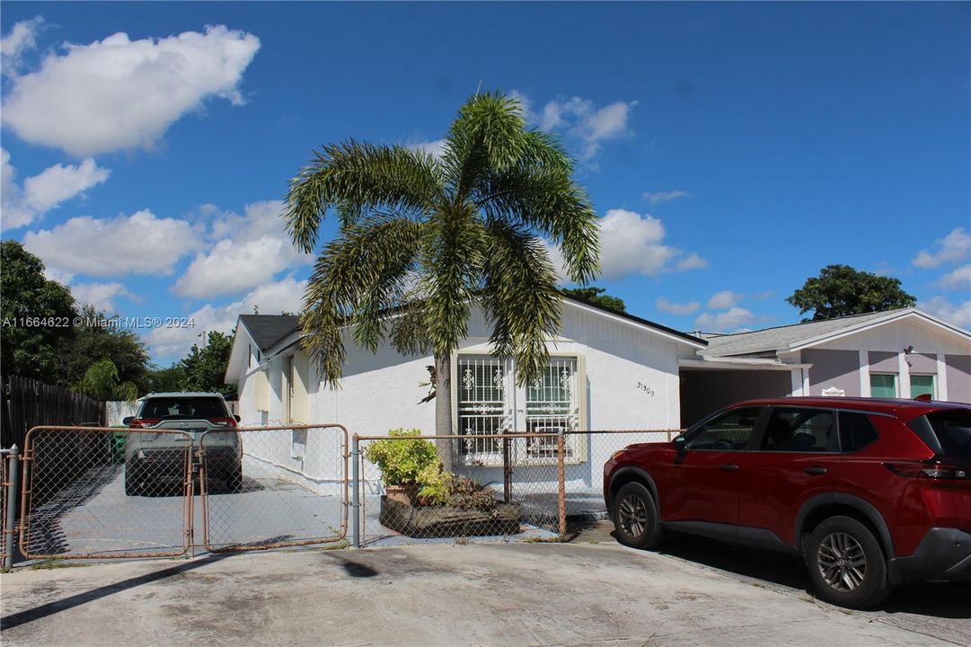 For Sale: $400,000 (3 beds, 2 baths, 1162 Square Feet)