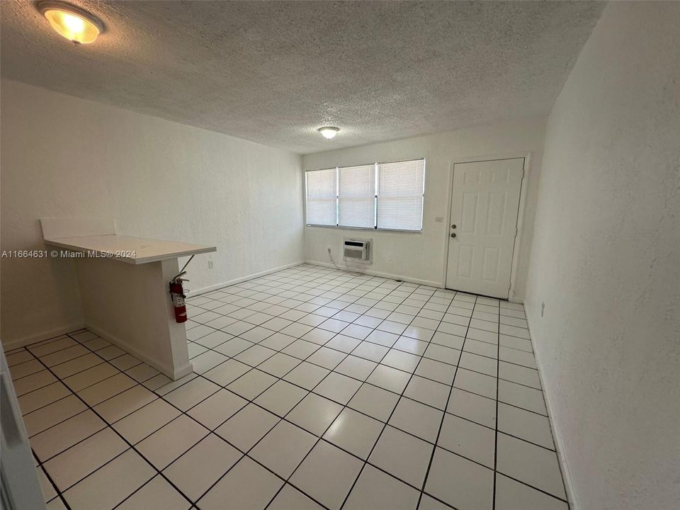 For Rent: $1,300 (1 beds, 1 baths, 0 Square Feet)