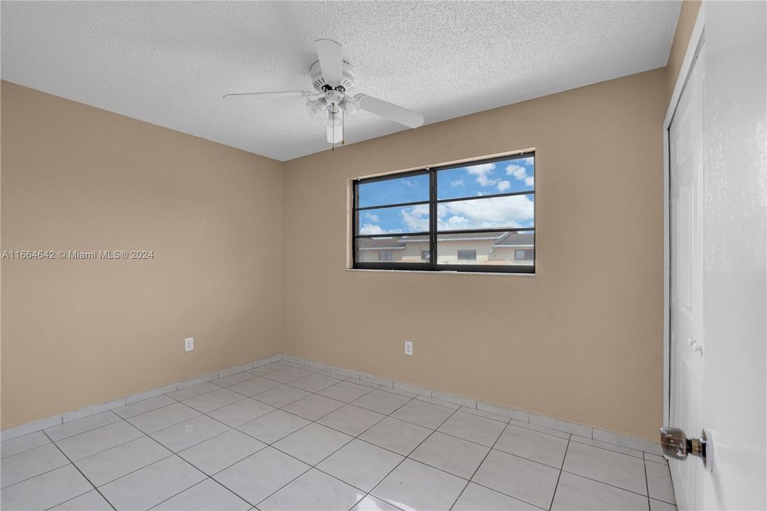 For Rent: $2,200 (2 beds, 1 baths, 856 Square Feet)