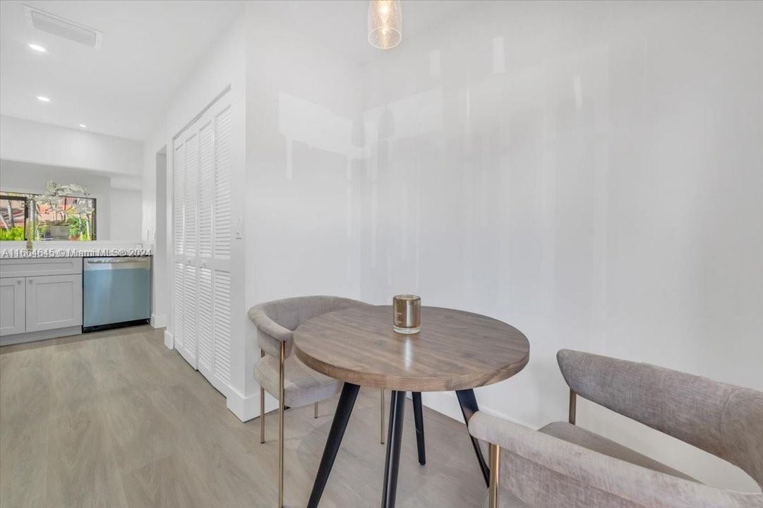 For Sale: $435,000 (2 beds, 1 baths, 1252 Square Feet)