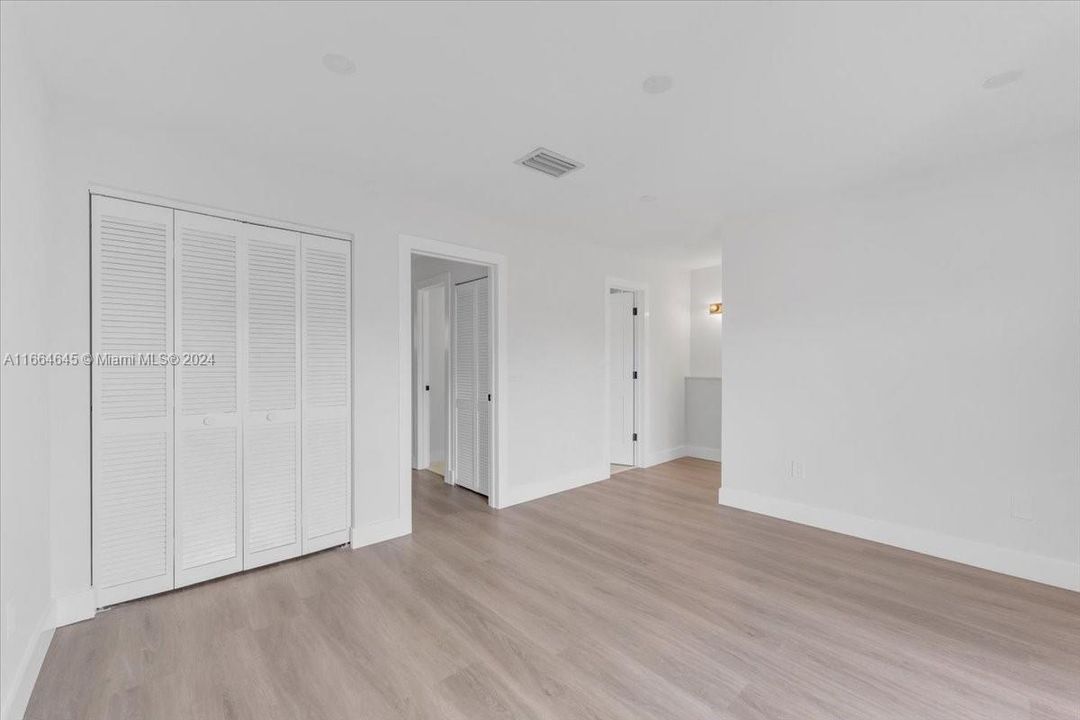 For Sale: $435,000 (2 beds, 1 baths, 1252 Square Feet)