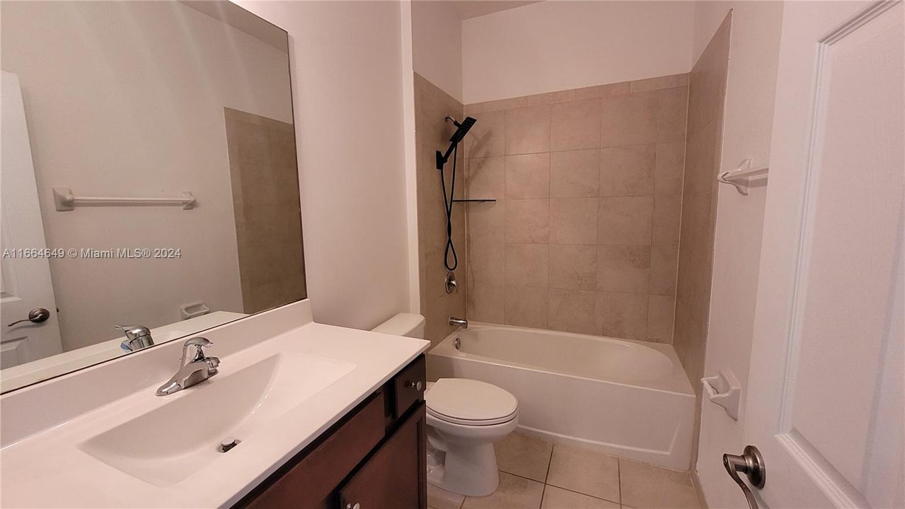 For Rent: $2,500 (3 beds, 2 baths, 1565 Square Feet)