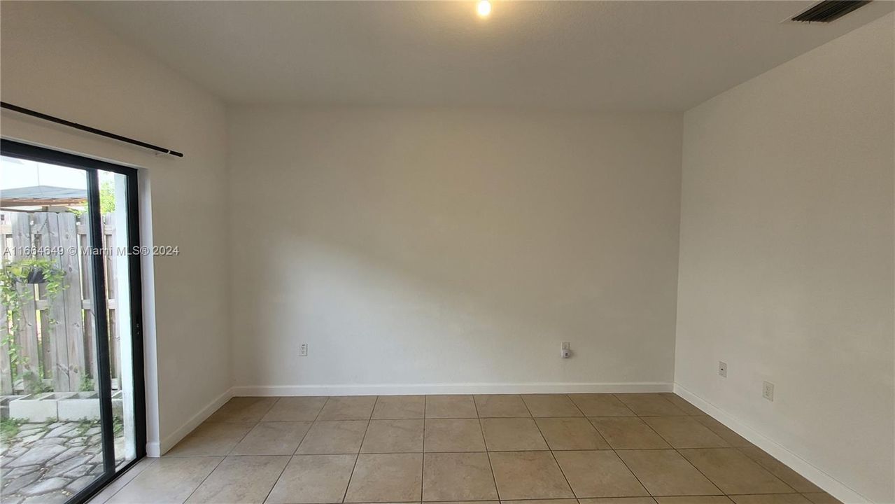 For Rent: $2,500 (3 beds, 2 baths, 1565 Square Feet)