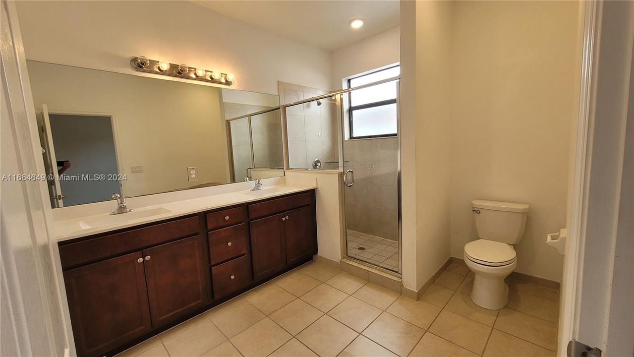 For Rent: $2,500 (3 beds, 2 baths, 1565 Square Feet)