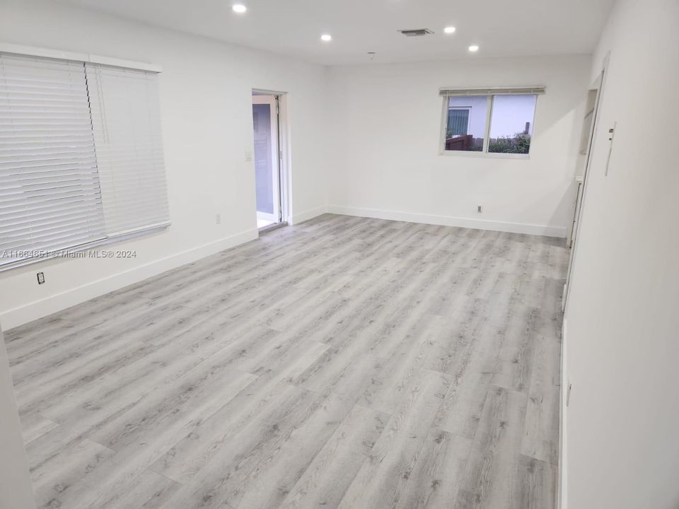 En Venta: $659,900 (3 camas, 2 baños, 1014 Pies cuadrados)