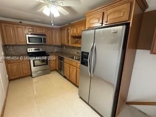 For Rent: $2,500 (1 beds, 1 baths, 950 Square Feet)