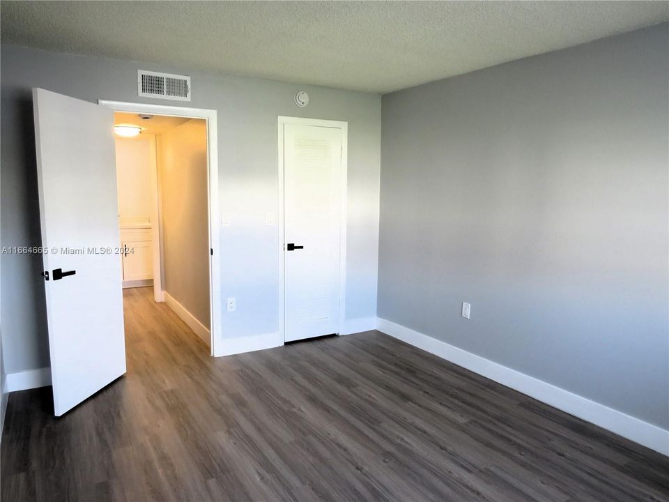 For Sale: $128,999 (1 beds, 1 baths, 640 Square Feet)