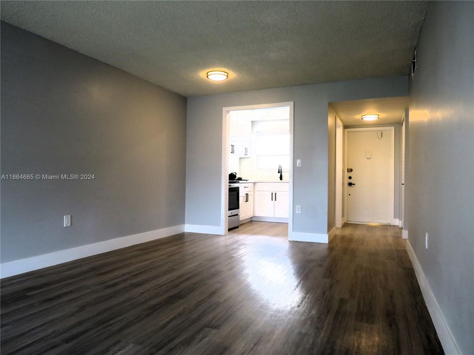 For Sale: $128,999 (1 beds, 1 baths, 640 Square Feet)