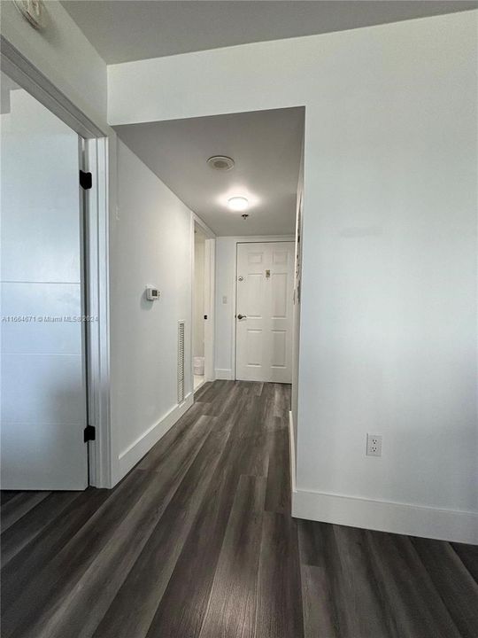 For Sale: $419,000 (1 beds, 1 baths, 700 Square Feet)