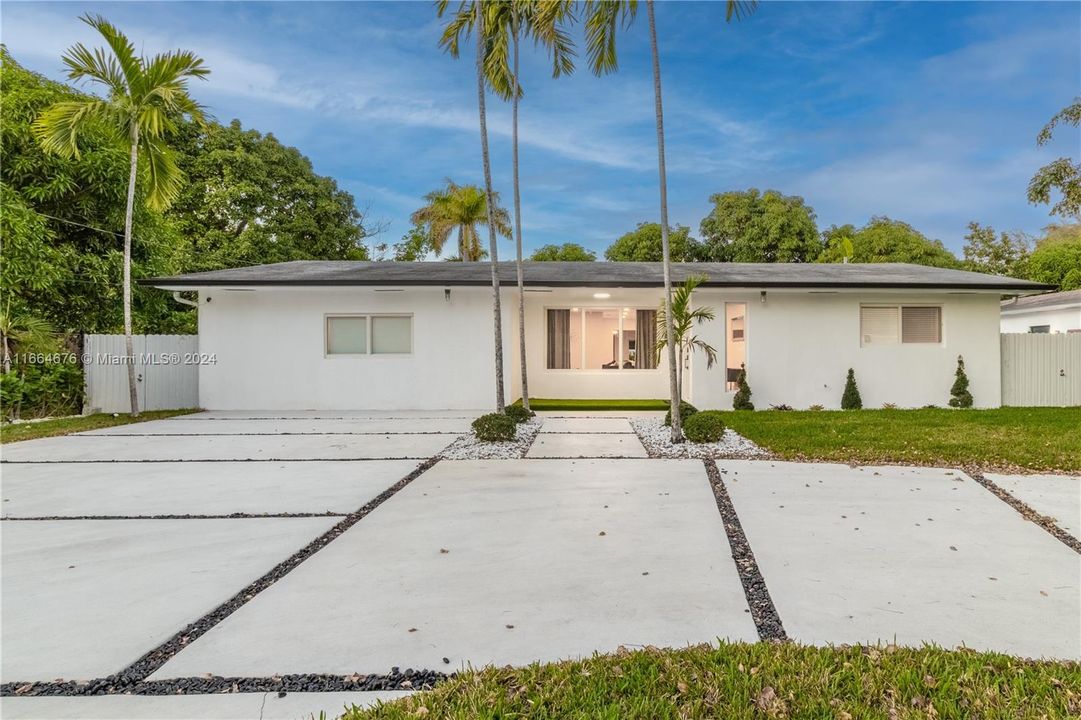 For Sale: $1,099,000 (3 beds, 2 baths, 2035 Square Feet)