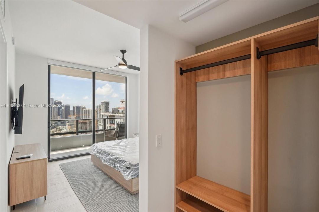 For Sale: $899,000 (1 beds, 1 baths, 540 Square Feet)