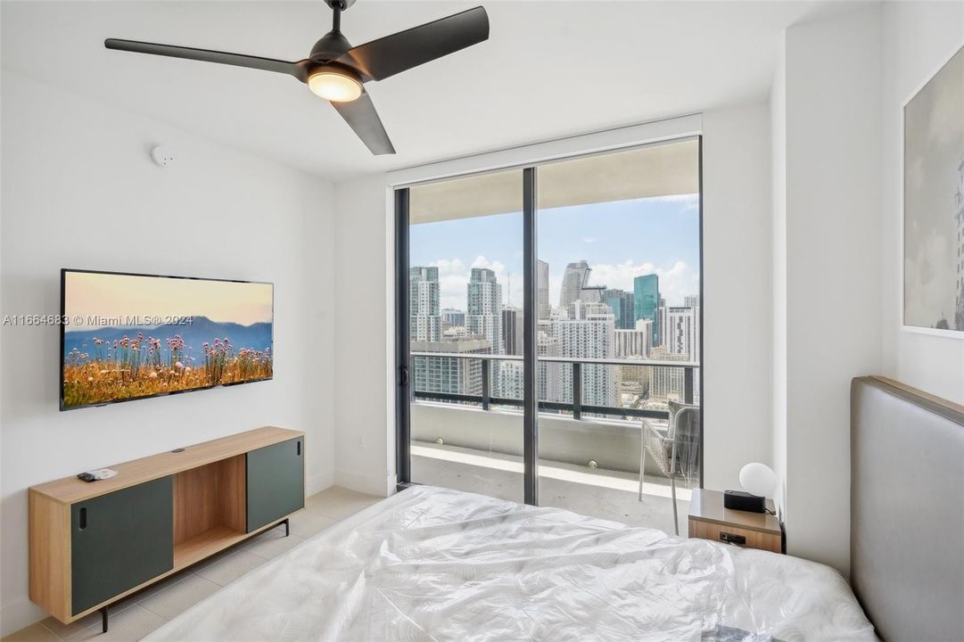 For Sale: $899,000 (1 beds, 1 baths, 540 Square Feet)