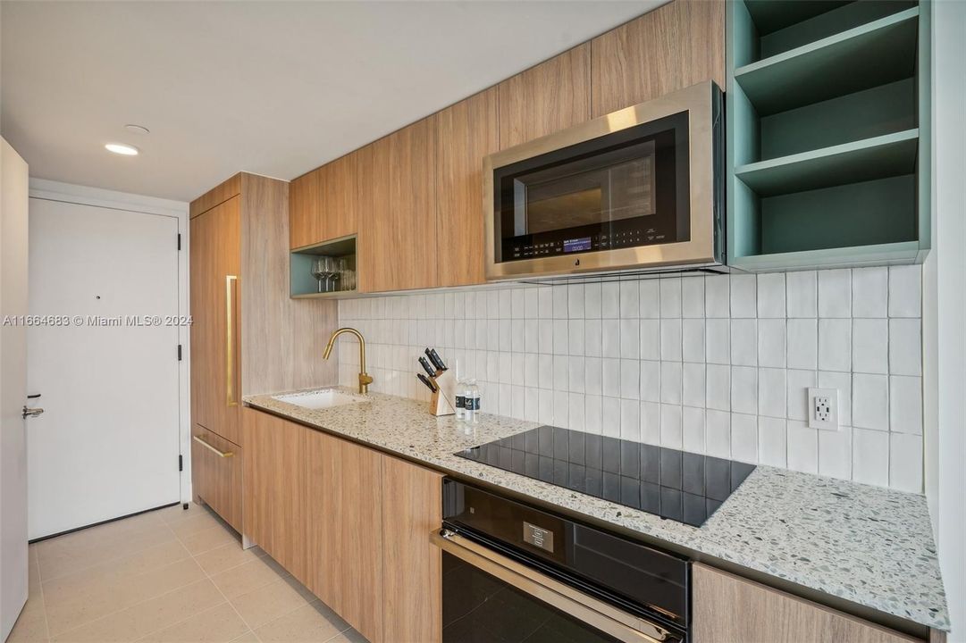 For Sale: $899,000 (1 beds, 1 baths, 540 Square Feet)