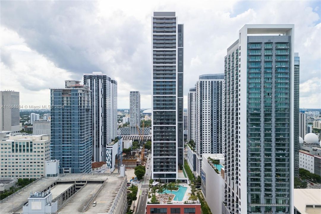 For Sale: $1,900,000 (3 beds, 3 baths, 900 Square Feet)