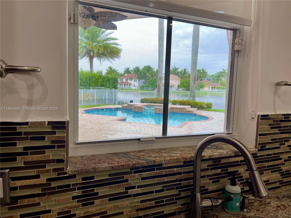 Active With Contract: $7,000 (5 beds, 2 baths, 2764 Square Feet)