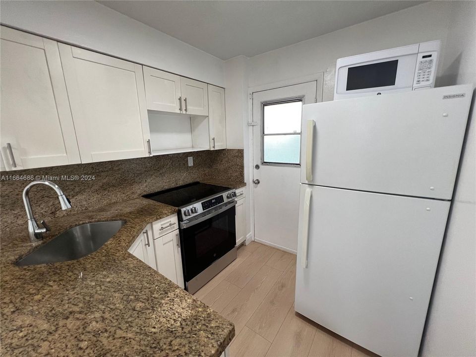 For Rent: $2,350 (1 beds, 1 baths, 667 Square Feet)