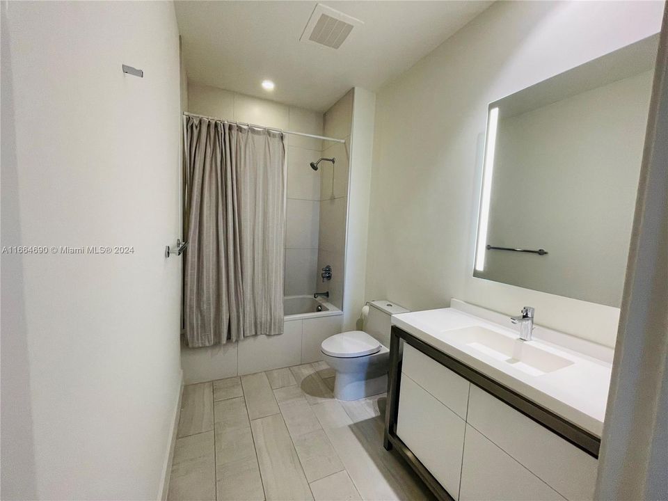 For Rent: $2,950 (1 beds, 1 baths, 702 Square Feet)