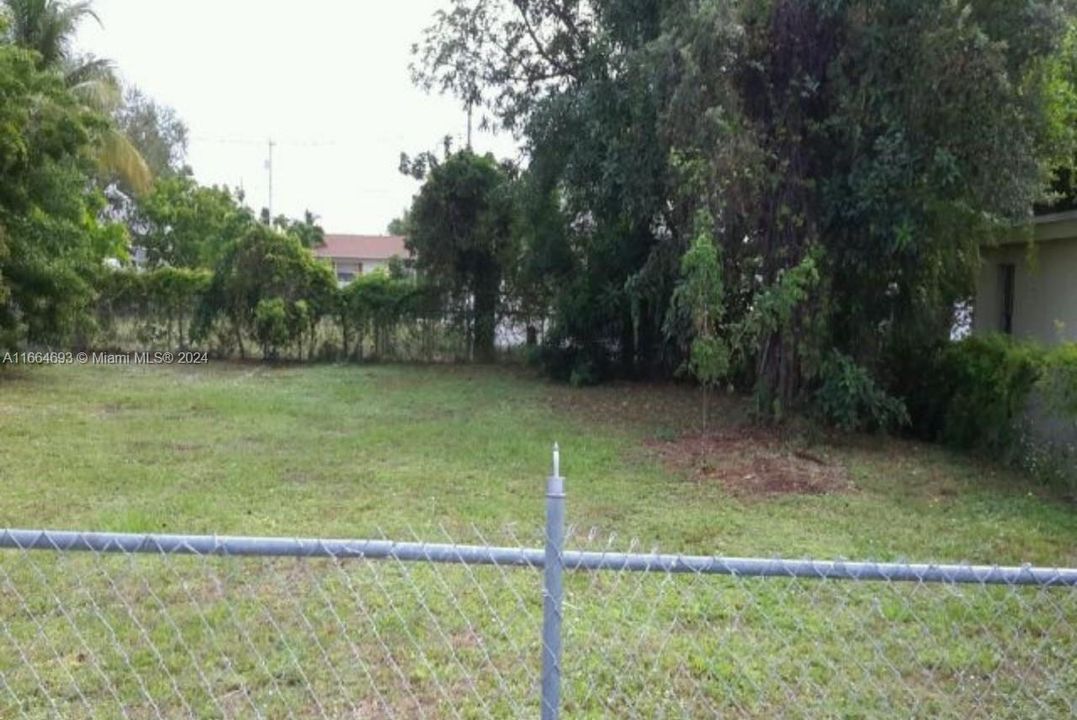 En Venta: $190,000 (0.09 acres)