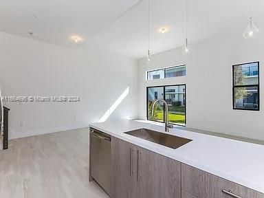 For Sale: $489,900 (2 beds, 2 baths, 1520 Square Feet)