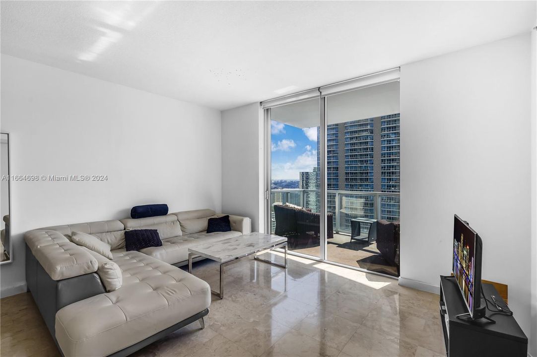 For Sale: $519,000 (1 beds, 1 baths, 963 Square Feet)