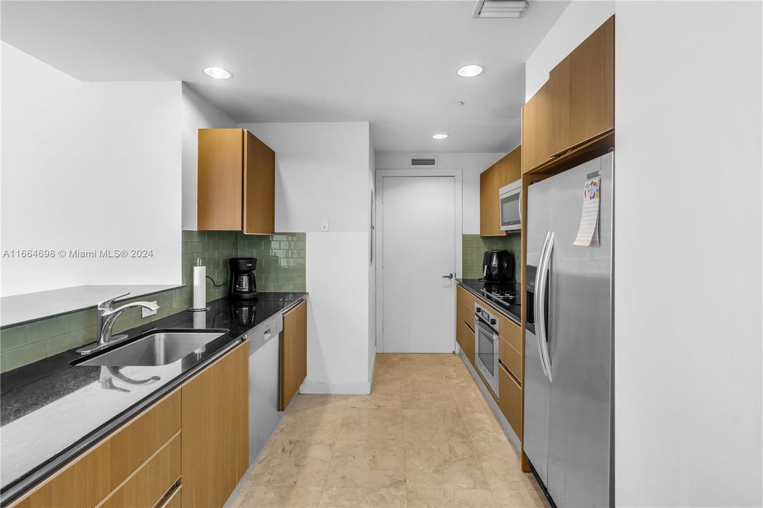 For Sale: $519,000 (1 beds, 1 baths, 963 Square Feet)