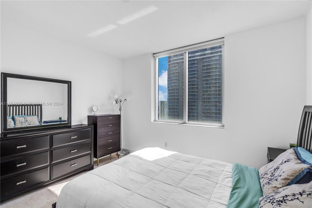 For Sale: $519,000 (1 beds, 1 baths, 963 Square Feet)