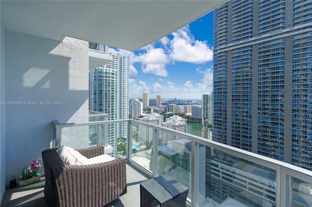 For Sale: $519,000 (1 beds, 1 baths, 963 Square Feet)